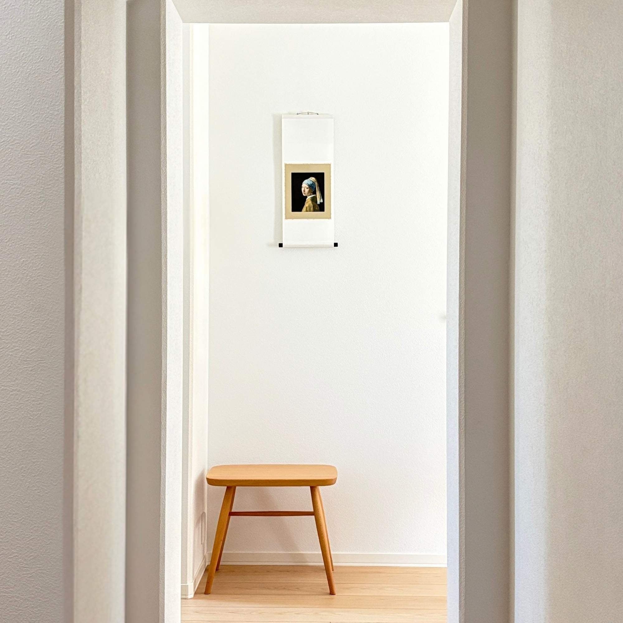 “Girl with a Pearl Earring - Johannes Vermeer" Japanese hanging scroll displayed in interior